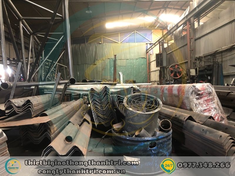 Sản xuất hộ lan tôn sóng hộ lan mềm tại xưởng Sản xuất hộ lan tôn sóng hộ lan mềm tại xưởng